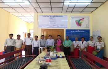 Mr.Nandan Singh Bhaisora, Consul General accompanied by H.E. Daw Nan Hmwe Hmwe Khin, Minister, Sagaing Govt  visited Rural Health Center, Kawyar Village, near Homalin and had interaction with the Centre &  Village Admn. about facilities in healthcare, education etc.